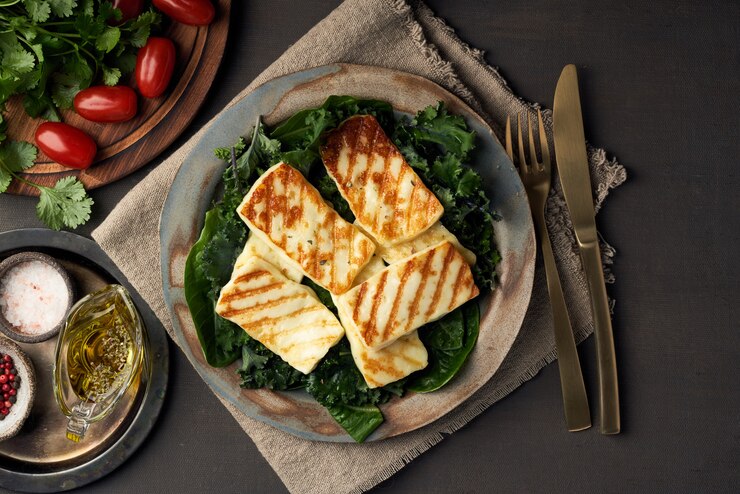 cyprus-fried-halloumi-cheese-with-healthy-green-salad-lchf-pegan-fodmap_73872-1844