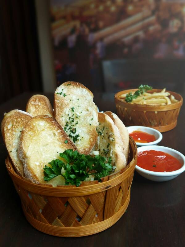 GARLIC BREAD